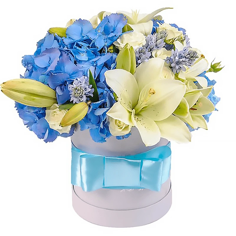 Цветы в коробке с лилиями