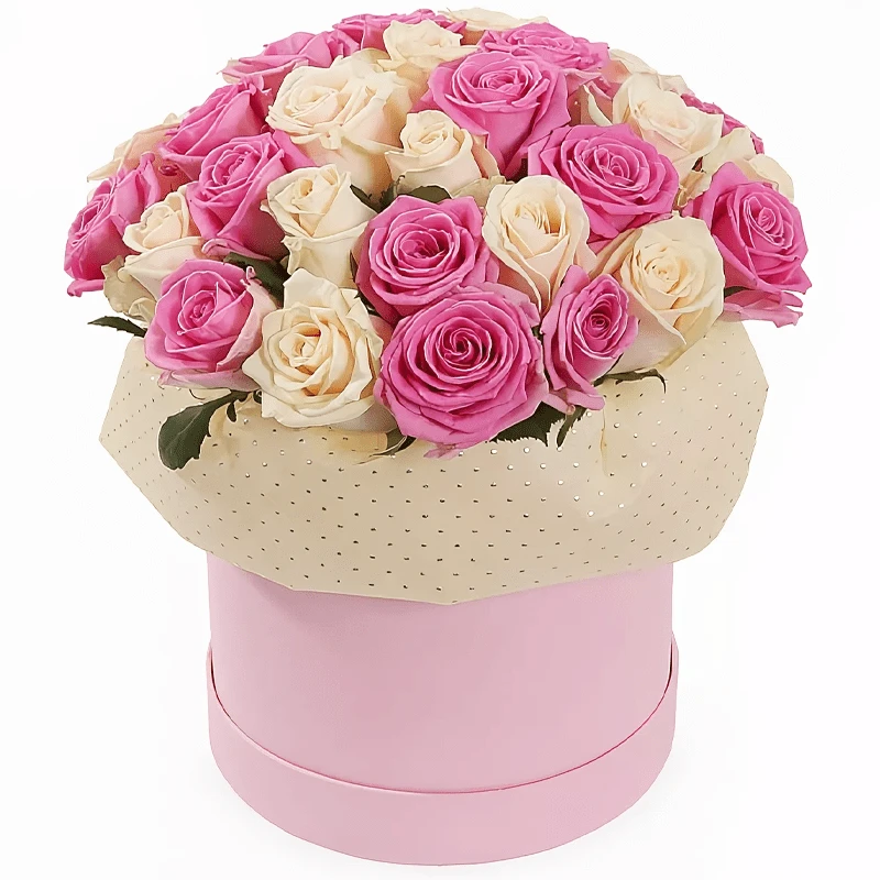 Цветы в коробке с розами